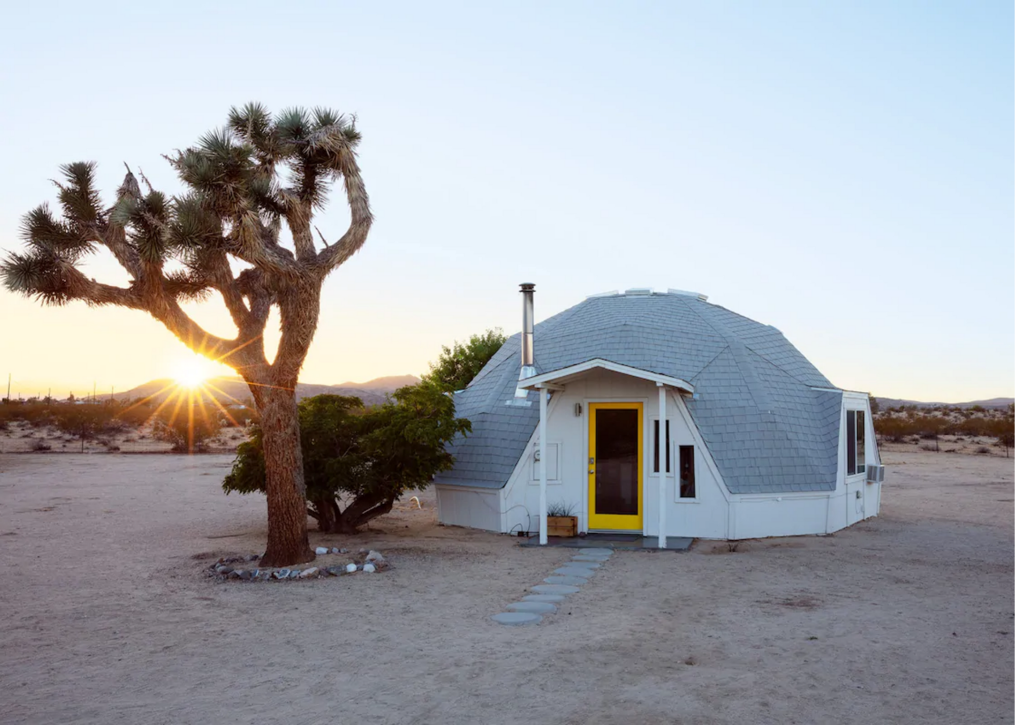 Photo credit: <u><a href="https://www.airbnb.com/rooms/plus/2093755?checkin=&checkout=&adults=1&children=0&infants=0&translate_ugc=false&source_impression_id=p3_1622831405_D5E7FqlKaD6iT5fx" target="_blank">The Dome</a></u>