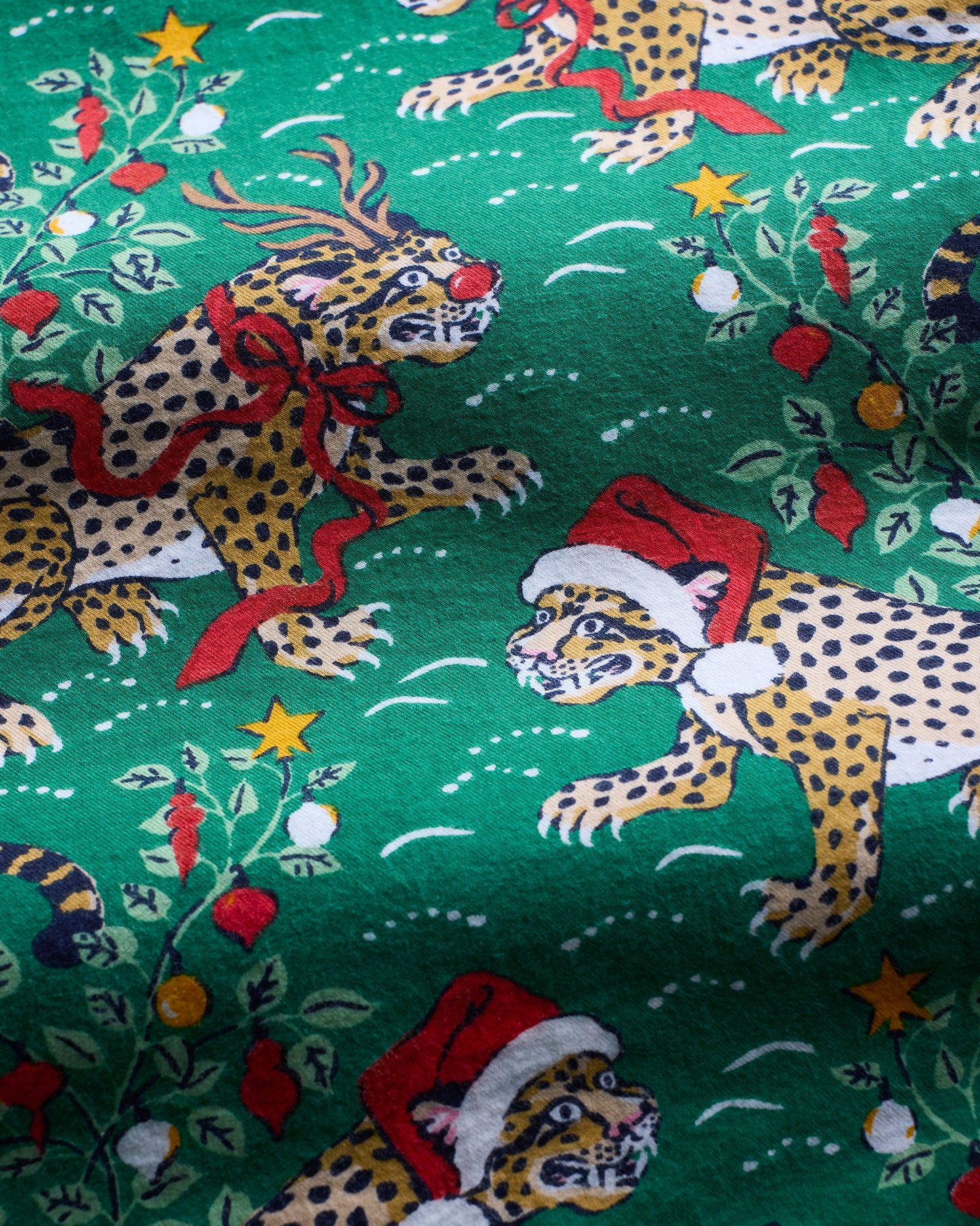 Very Merry Bagheera - Lightweight Flannel Long Robe - Mistletoe - Printfresh