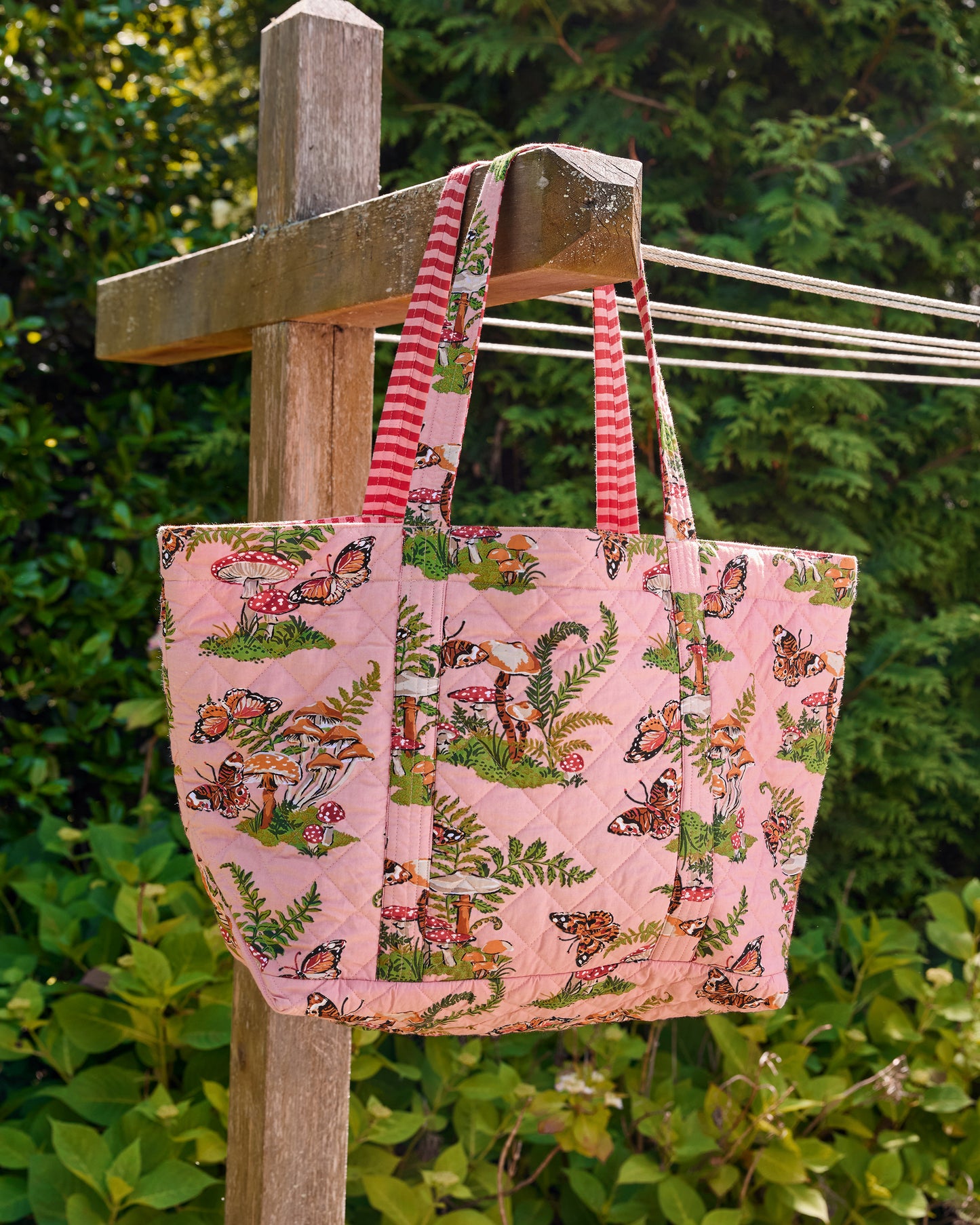 Butterfly Forager - Weekend Bag with Pouch - Rosewood