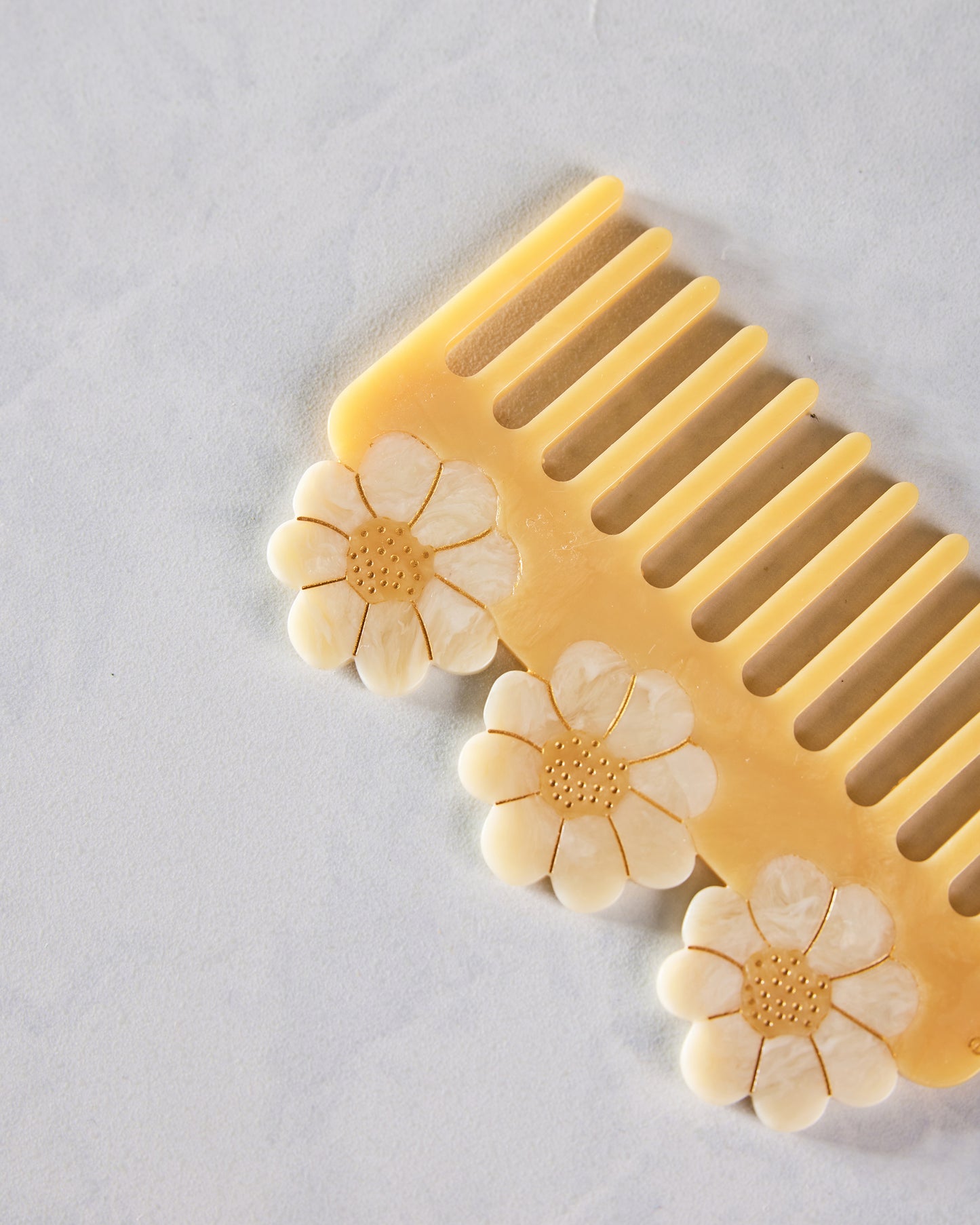 Yellow - Hand Painted Vintage Daisy Detangling Wide Tooth Comb - Solar Eclipse - Printfresh